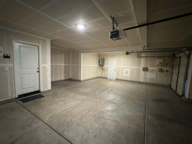 Building Photo - Perfect 5 bedroom, 3.5 bath home with attached private Casita - With Solar !