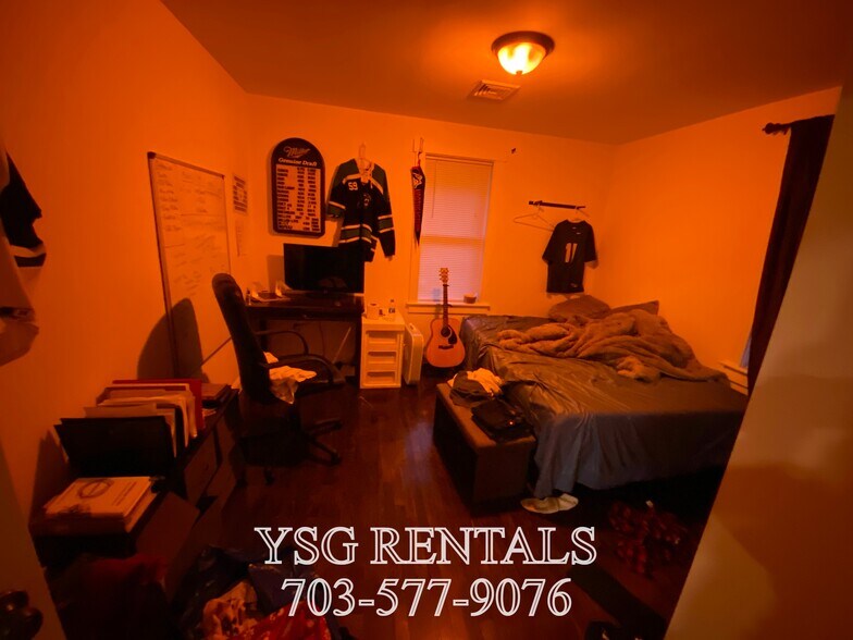 Building Photo - 27 Wait St