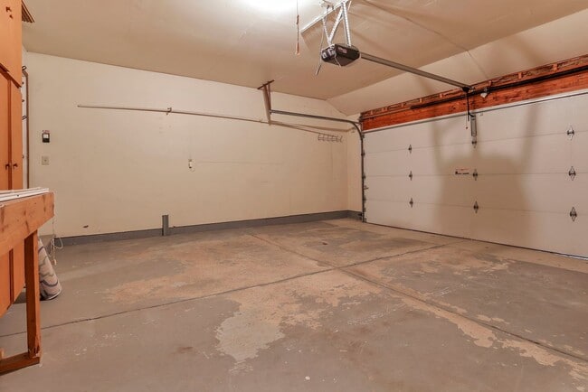 Building Photo - 5399 Thornburg Ct