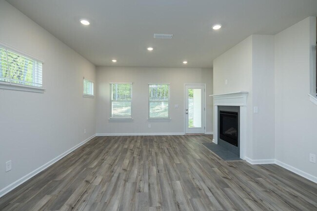 Building Photo - 166 Magnolia Dr