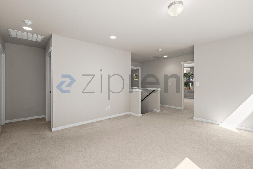 Building Photo - Unit