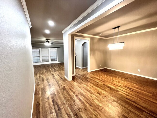 Building Photo - Stunning Home in Bixby Schools!
