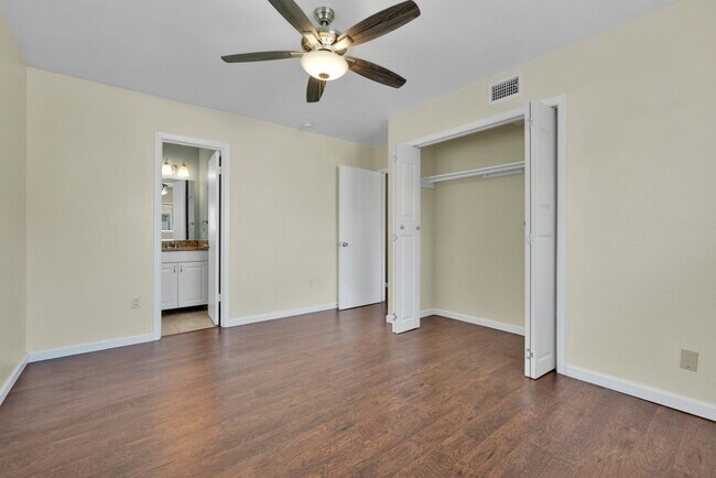 Building Photo - 417 E Lindbergh Blvd