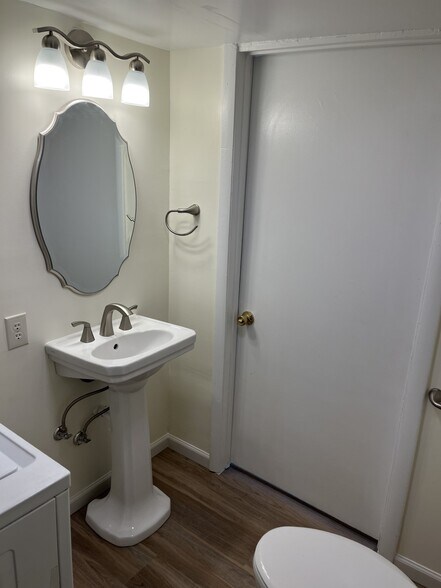 Building Photo - 1025 Simpson Ave