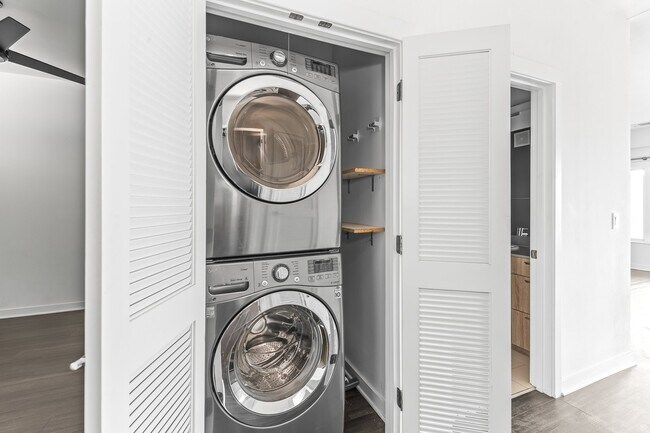 Building Photo - 4361 S Congress Ave