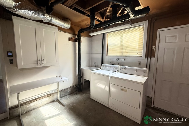 Building Photo - Spacious Remodeled 3 BD/2 BA Home, Bonus Rooms & Large Backyard