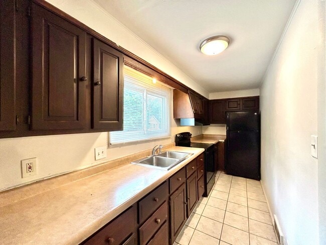 Building Photo - Three Bedroom Home in Muskegon
