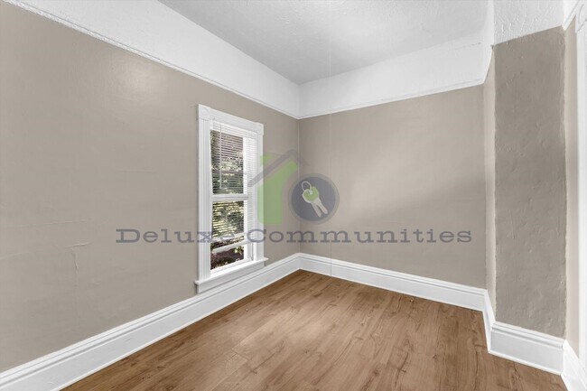 Building Photo - 934 Hovey St SW