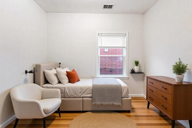 Building Photo - 43 Manhattan Ave