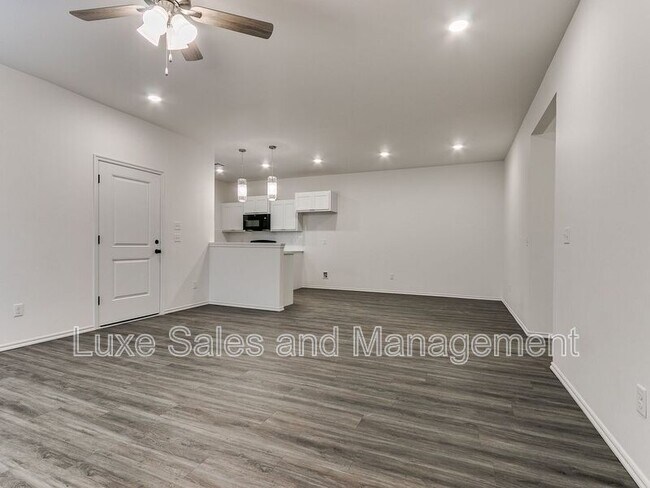 Building Photo - 10908 Oak Holw Ln