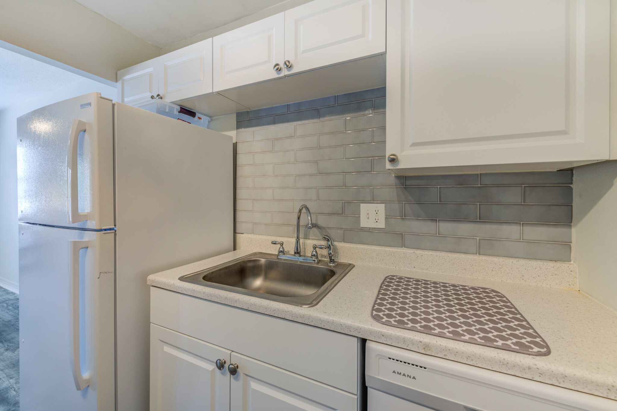 Kitchen 1 - 122 Pompano Dr SE