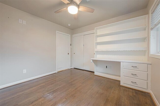 Building Photo - 5238 Beechnut St