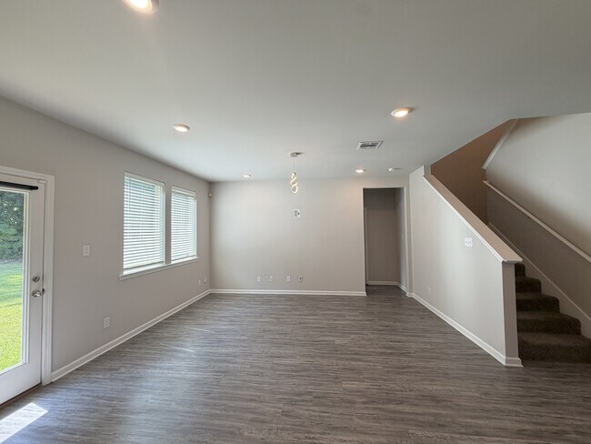 Building Photo - 18317 Fox Hollow Loop