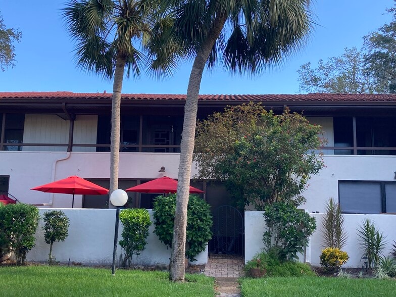Second Floor 2 bed/ 2 bath - 3500 El Conquistador Pky