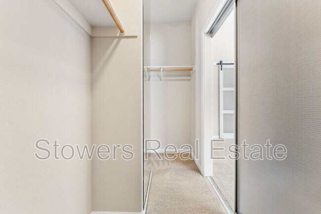 Building Photo - 137 Woodcrest Dr