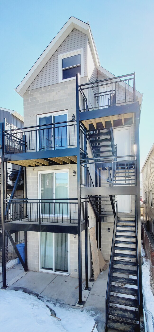 Building Photo - 2220 W 21st Pl