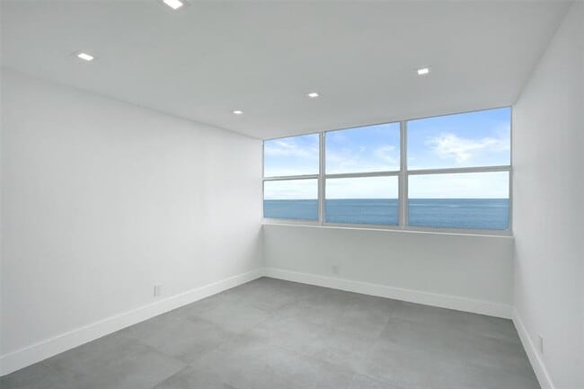 Building Photo - 209 N Fort Lauderdale Beach Blvd