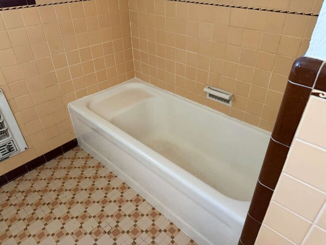 Building Photo - Beautiful two bedroom/1 bathroom with Original Details