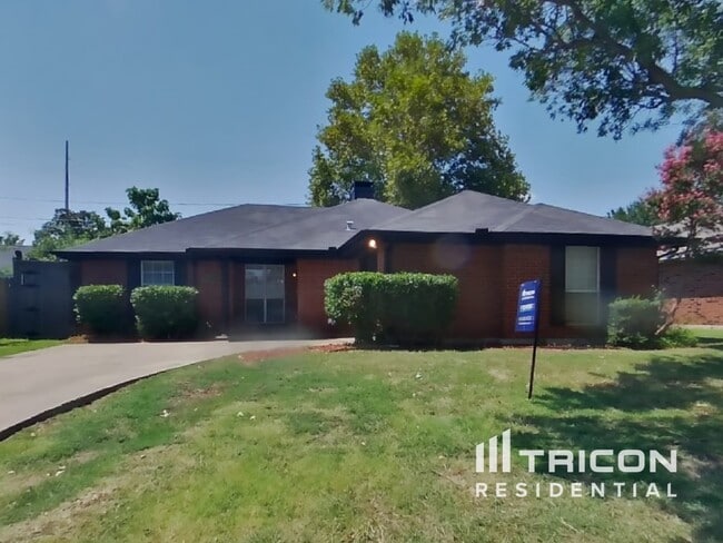 Building Photo - 335 Pin Oak Ln