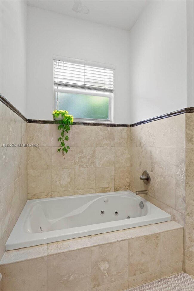 Building Photo - 9339 SW 98th Pl