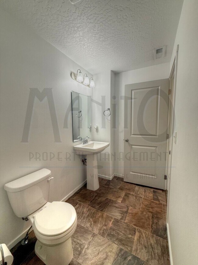 Building Photo - Spacious Airway Heights Home