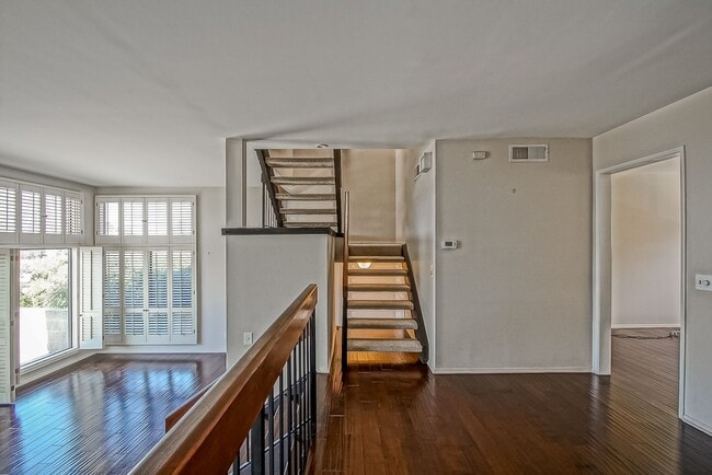 Building Photo - REMODELED, SPACIOUS & BRIGHT OCEAN-FACING CONDO IN BEAUTIFUL COMPLEX PERCHED ABOVE HOLLYWOOD RIVI...