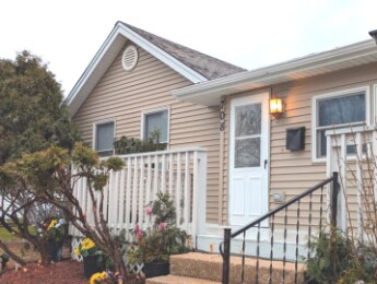 Primary Photo - 708 Illinois St