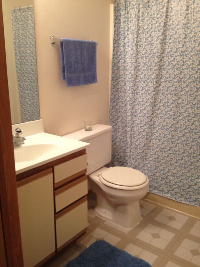 Building Photo - Cozy Studio located on the North Side avai...