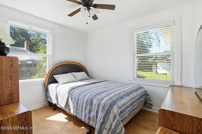 Building Photo - 1546 River Hills Cir W