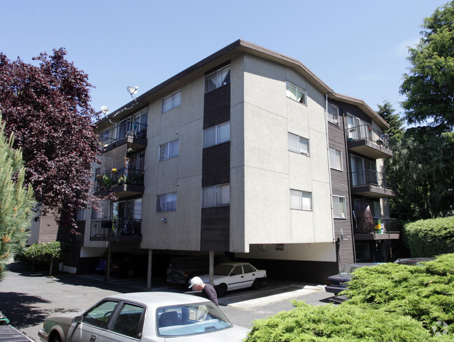 Building Photo - Villa Boitano II