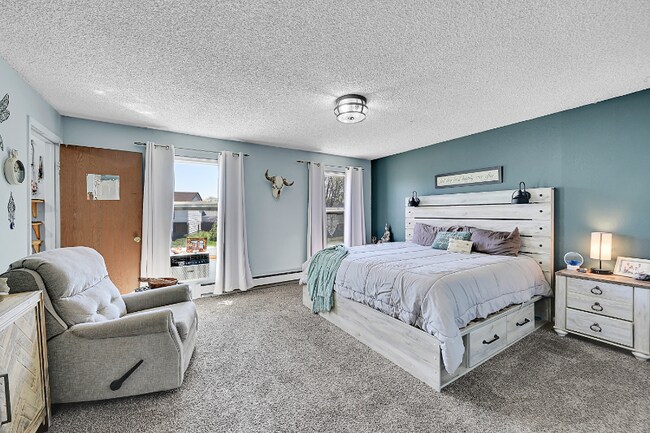 Building Photo - 10883 Fairfax Way