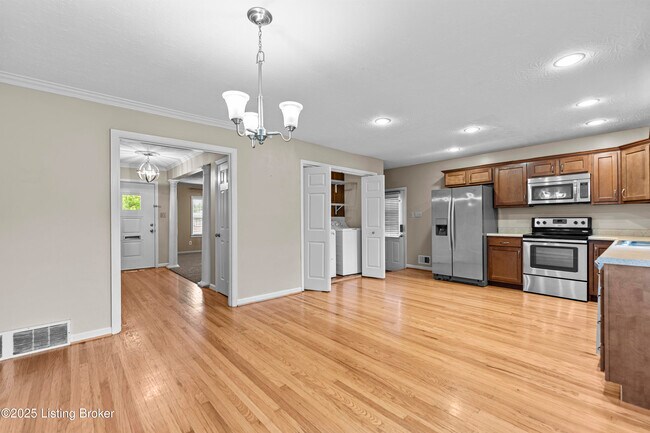Building Photo - 7103 Woolrich Rd