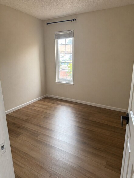 bedroom - 220 Notre Dame Dr