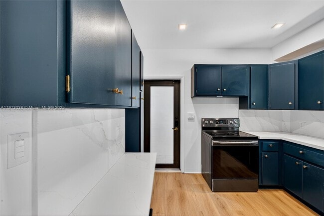 Building Photo - 465 NE 52nd St