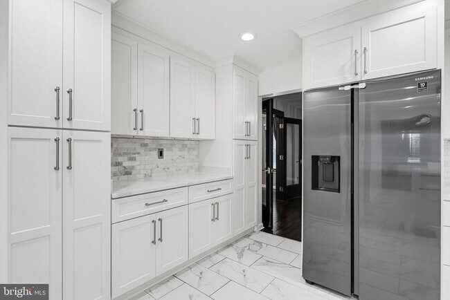 Building Photo - 6103 Triangle Dr