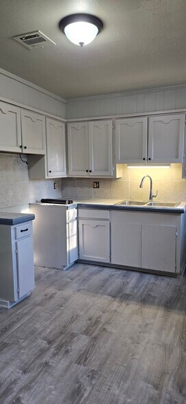 Building Photo - 1610 S 10th St