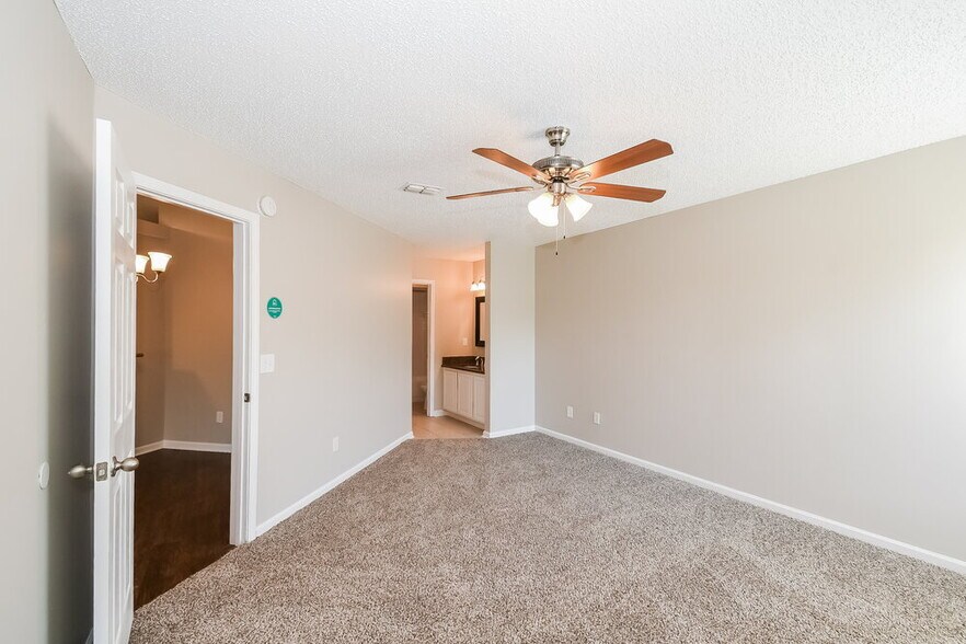 Building Photo - 2056 Eclipse Dr