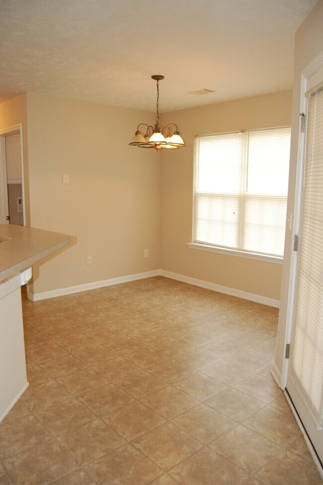 Building Photo - 900 Watsonia Dr