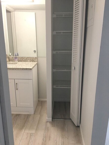 Building Photo - 4210 Ironwood Cir