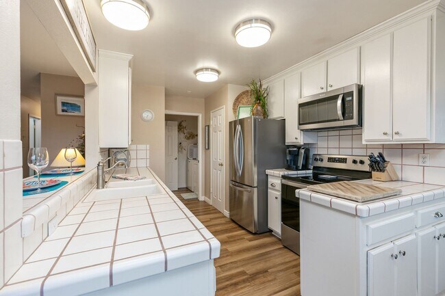 Building Photo - short term rental in the loop