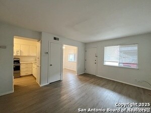 Building Photo - 311 E San Antonio Ave