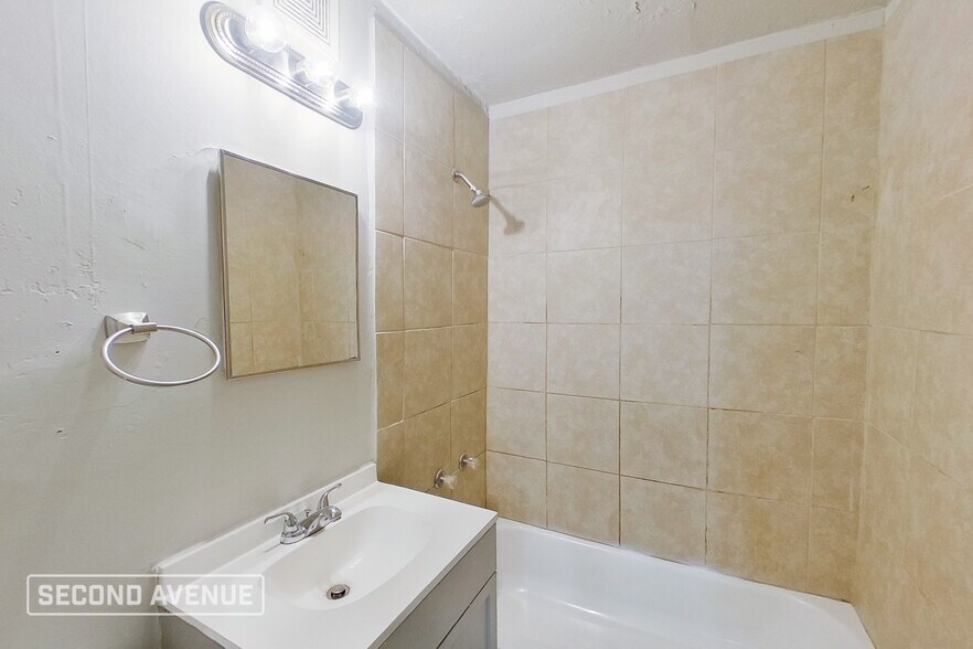 Building Photo - 2100 NE 26th St