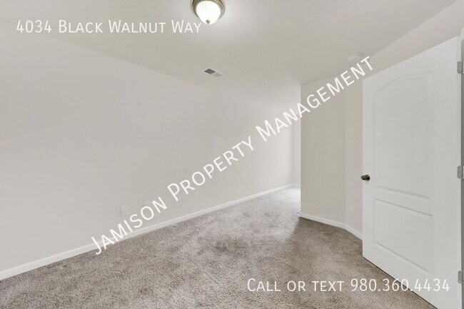 Building Photo - 4034 Black Walnut Wy