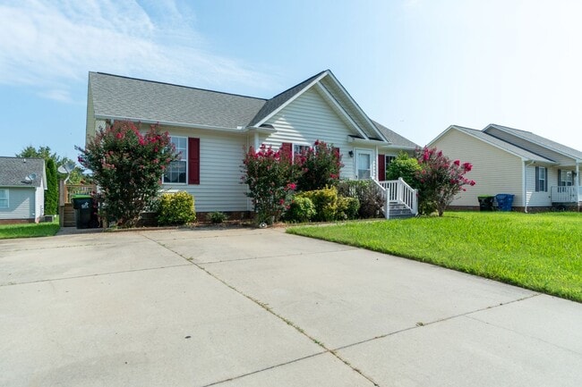 Building Photo - Beautiful one-level 3-Bedroom 2-Bath Ranch...