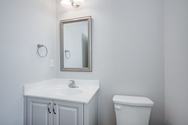 Building Photo - 3 Bedroom 2.5 Bath Townhouse