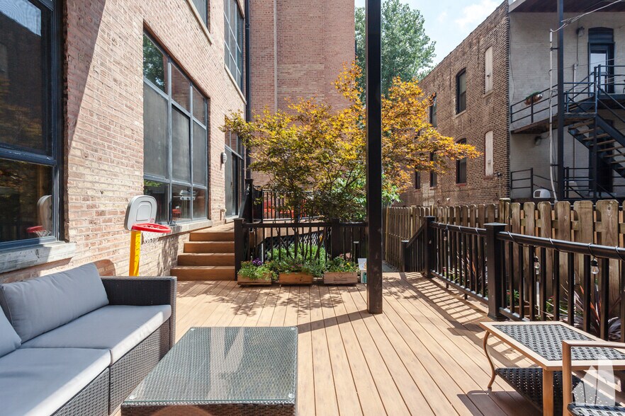 Building Photo - 1750 N Wolcott Ave