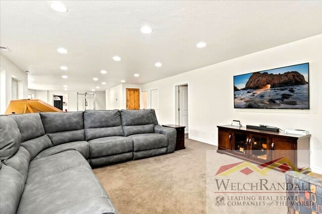 Building Photo - Stunning Emigration Canyon Home - Spacious...