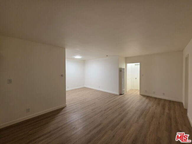 Building Photo - 827 9th St