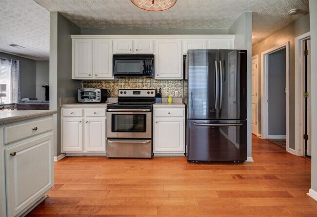 Building Photo - 20 Bellaire Ln