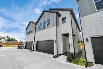 Building Photo - 2434 Harrington St